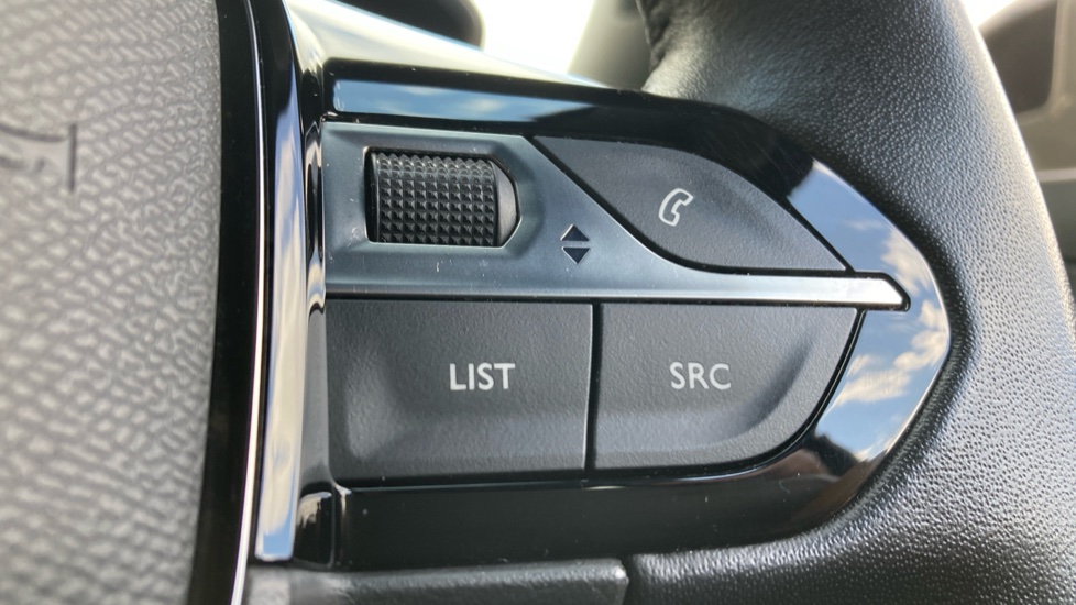 Peugeot 2008 100kW Active Premium+ 50kWh 5dr Auto Electric Estate - Image 29
