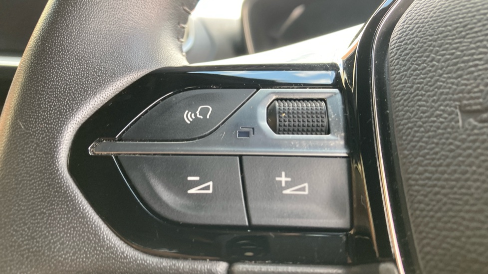 Peugeot 2008 100kW Active Premium+ 50kWh 5dr Auto Electric Estate - Image 30