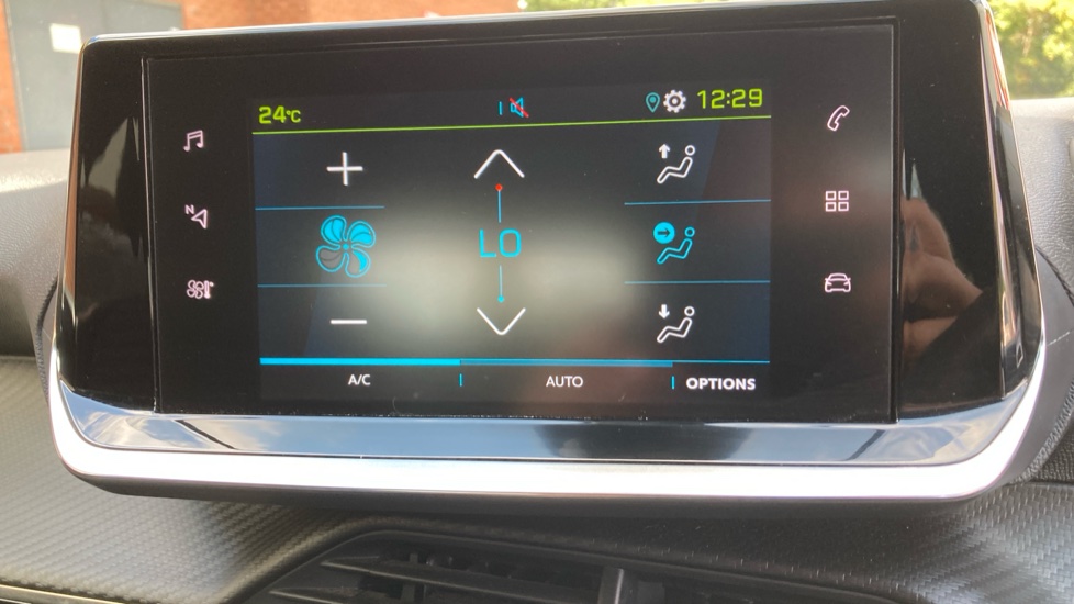 Peugeot 2008 100kW Active Premium+ 50kWh 5dr Auto Electric Estate - Image 33
