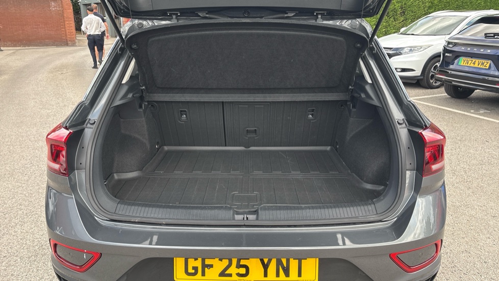 Volkswagen T-Roc 1.5 TSI Match 5dr DSG Petrol Hatchback - Image 4