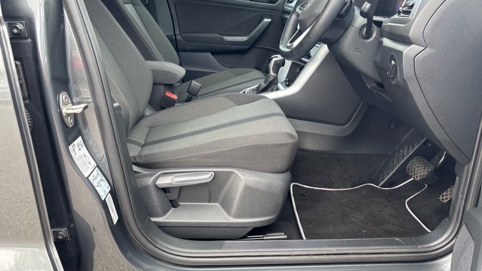 Volkswagen T-Roc 1.5 TSI Match 5dr DSG Petrol Hatchback - Image 31