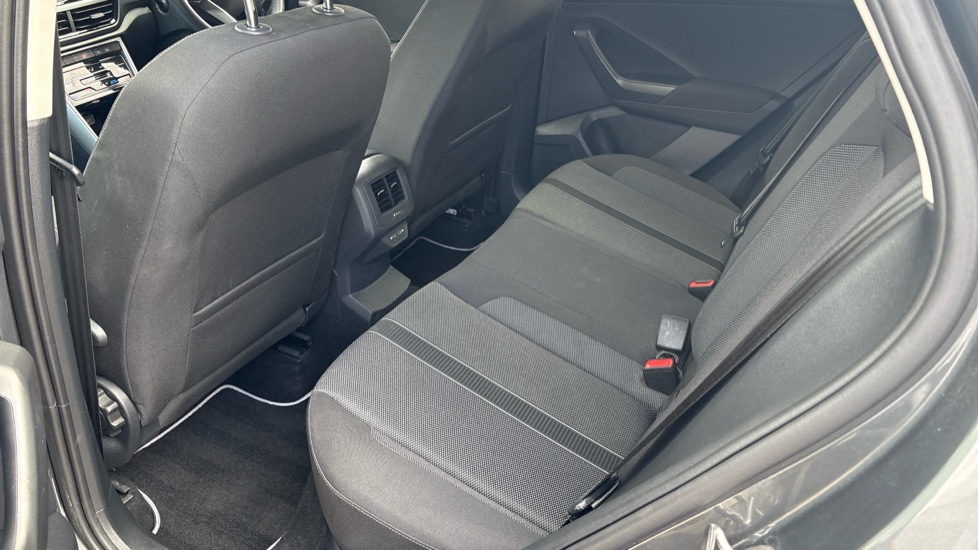 Volkswagen T-Roc 1.5 TSI Match 5dr DSG Petrol Hatchback - Image 35