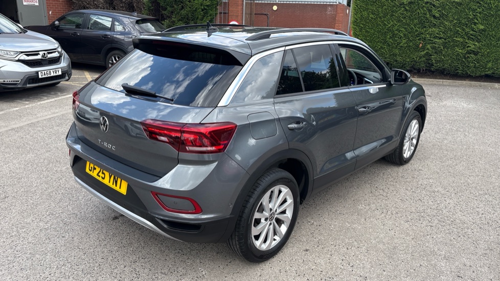 Volkswagen T-Roc 1.5 TSI Match 5dr DSG Petrol Hatchback - Image 37