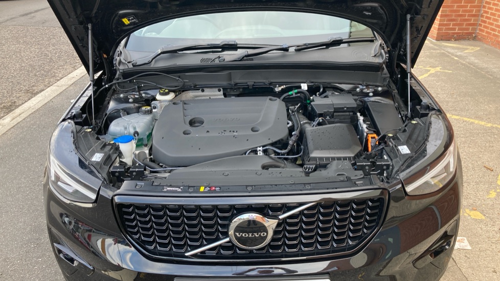 Volvo XC40 2.0 B3P Plus Dark 5dr Auto Petrol Estate - Image 8