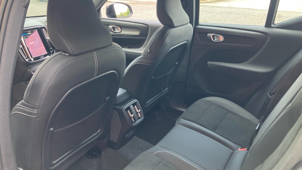 Volvo XC40 2.0 B3P Plus Dark 5dr Auto Petrol Estate - Image 16