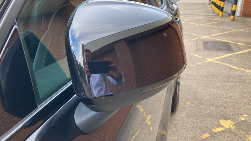 Volvo XC40 2.0 B3P Plus Dark 5dr Auto Petrol Estate - Image 21