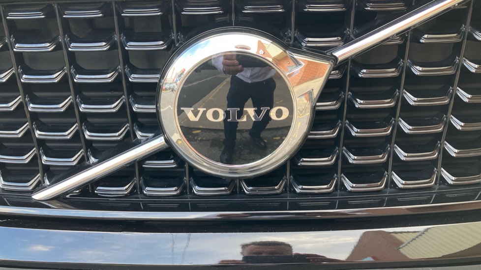 Volvo XC40 2.0 B3P Plus Dark 5dr Auto Petrol Estate - Image 23