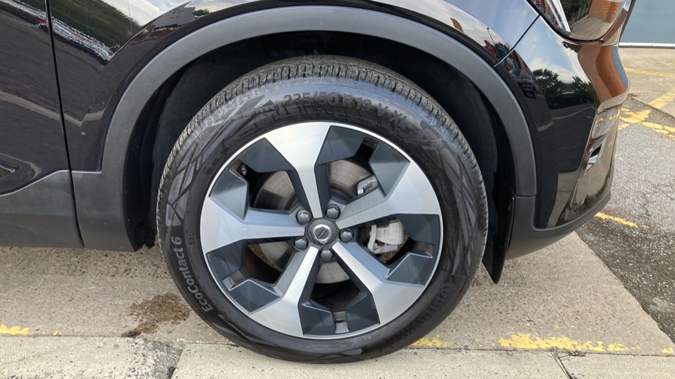 Volvo XC40 2.0 B3P Plus Dark 5dr Auto Petrol Estate - Image 31