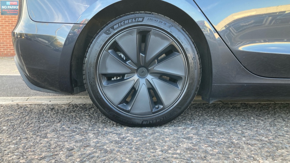 Tesla Model 3 Long Range AWD 4dr Auto Electric Saloon - Image 7