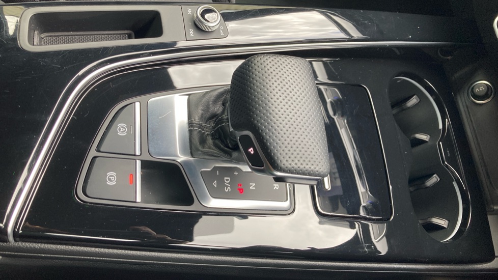 Audi A4 35 TFSI Black Edition 4dr S Tronic Petrol Saloon - Image 40