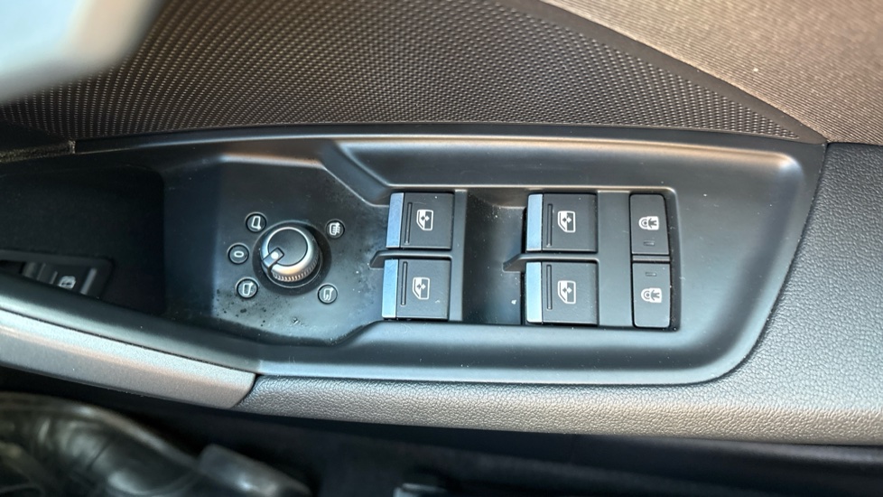 Audi A3 40 TFSI e Sport 5dr S Tronic Hatchback - Image 32