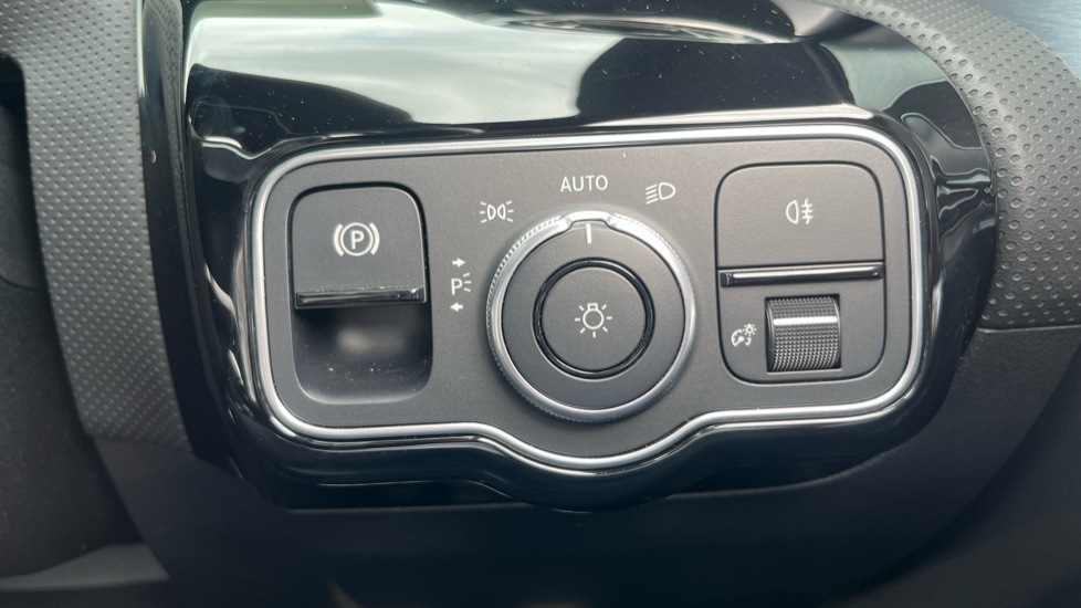 Mercedes-Benz CLA 180 AMG Line Premium Plus 4dr Tip Auto Petrol Saloon - Image 29