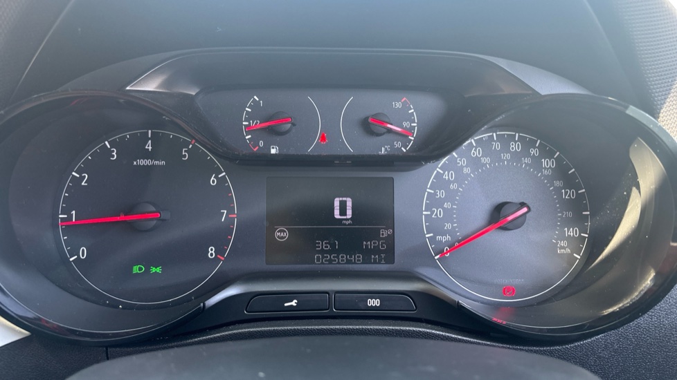 Vauxhall Crossland X 1.2 [83] Griffin 5dr [Start Stop] Petrol Hatchback - Image 18
