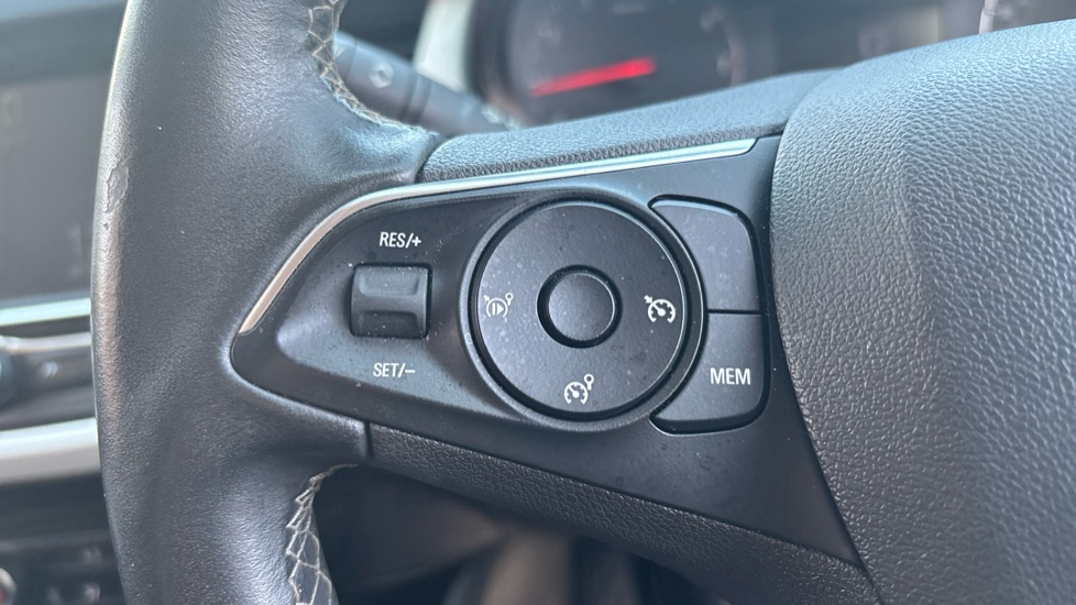 Vauxhall Crossland X 1.2 [83] Griffin 5dr [Start Stop] Petrol Hatchback - Image 23