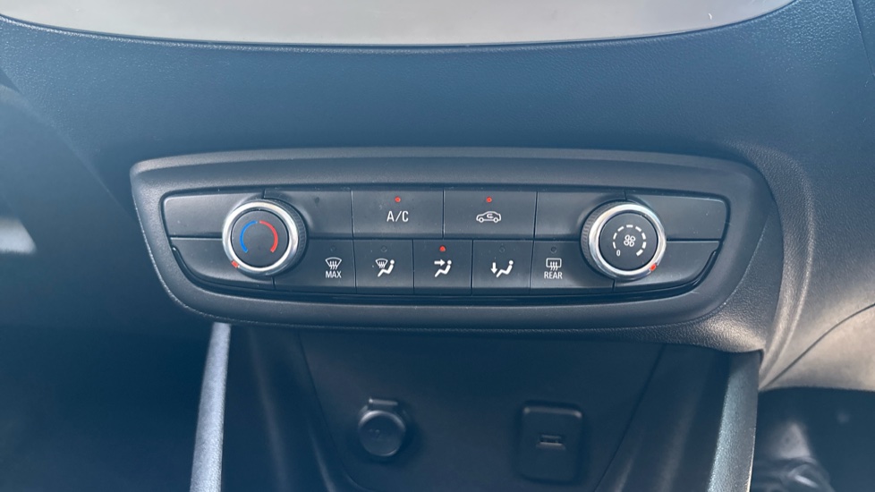 Vauxhall Crossland X 1.2 [83] Griffin 5dr [Start Stop] Petrol Hatchback - Image 35