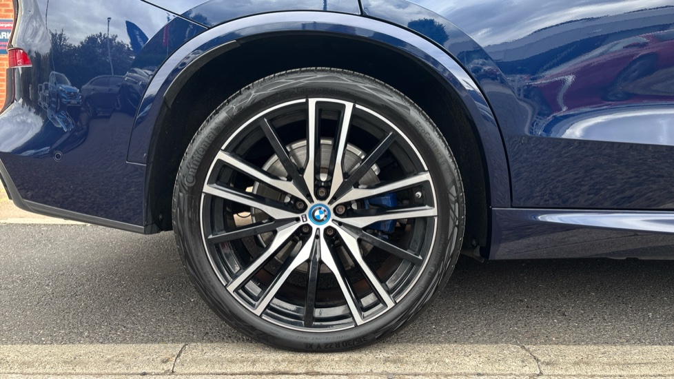 BMW X5 xDrive50e M Sport 5dr Auto Estate - Image 7