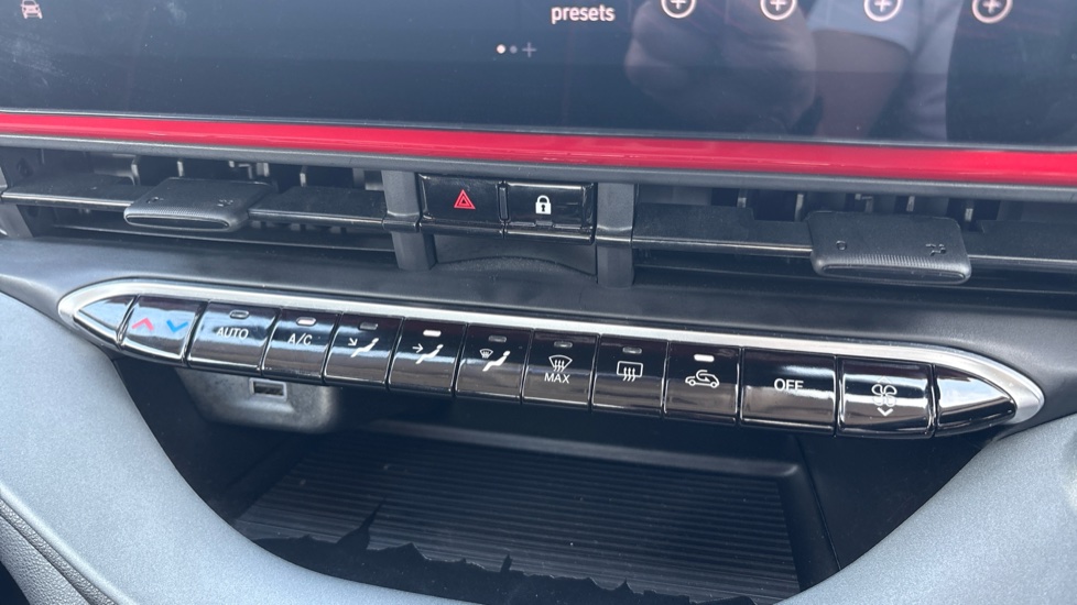 Fiat 500 70kW Red 24kWh 3dr Auto Electric Hatchback - Image 23