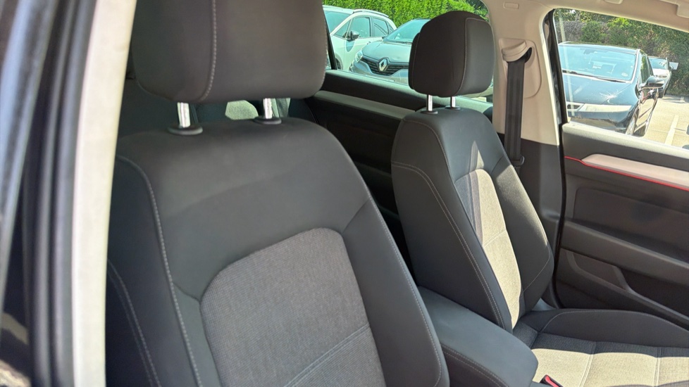 Volkswagen Passat 2.0 TDI SE Business 5dr DSG [7 Speed] Diesel Estate - Image 23
