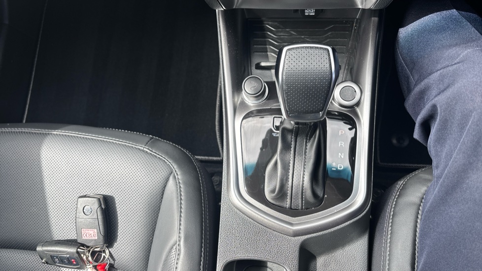 Kgm Tivoli 1.5 K40 5dr Auto Petrol Hatchback - Image 40