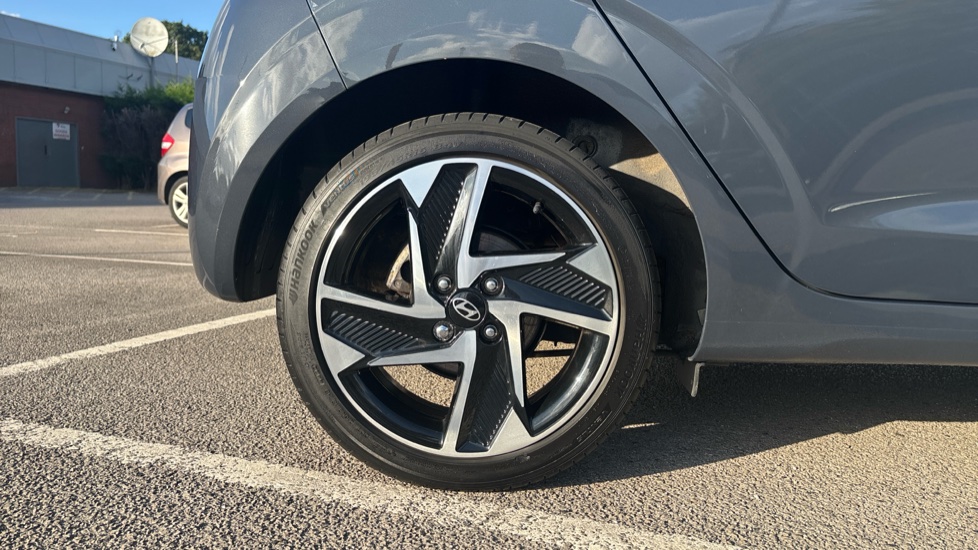 Hyundai i10 1.0 MPi Premium 5dr Petrol Hatchback - Image 7