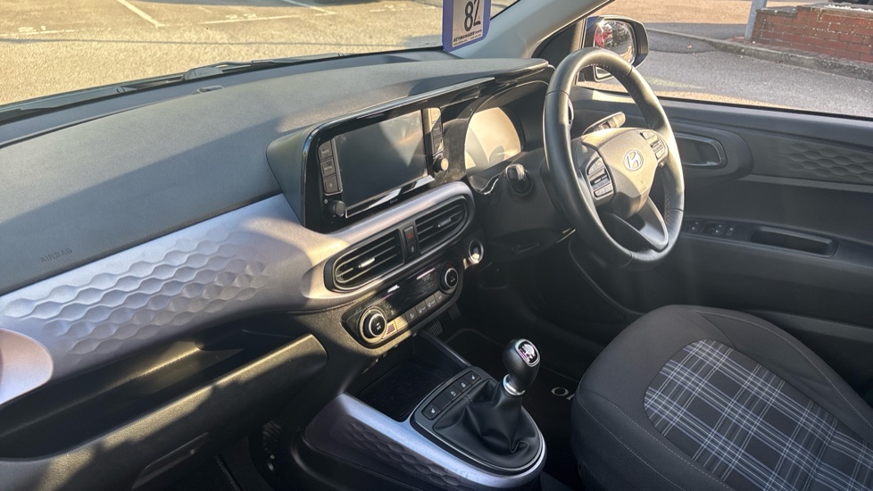 Hyundai i10 1.0 MPi Premium 5dr Petrol Hatchback - Image 9