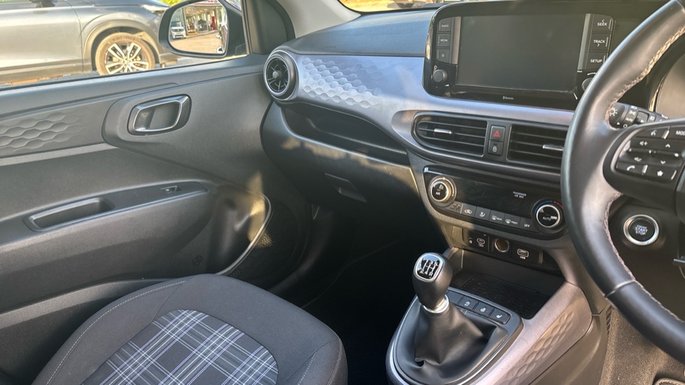 Hyundai i10 1.0 MPi Premium 5dr Petrol Hatchback - Image 14