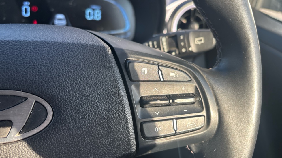 Hyundai i10 1.0 MPi Premium 5dr Petrol Hatchback - Image 25