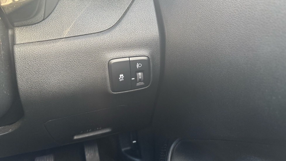Hyundai i10 1.0 MPi Premium 5dr Petrol Hatchback - Image 26