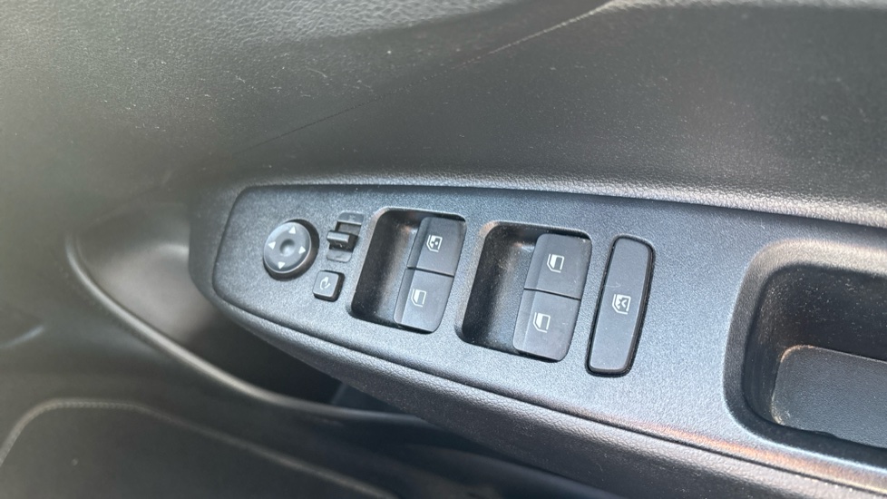Hyundai i10 1.0 MPi Premium 5dr Petrol Hatchback - Image 27