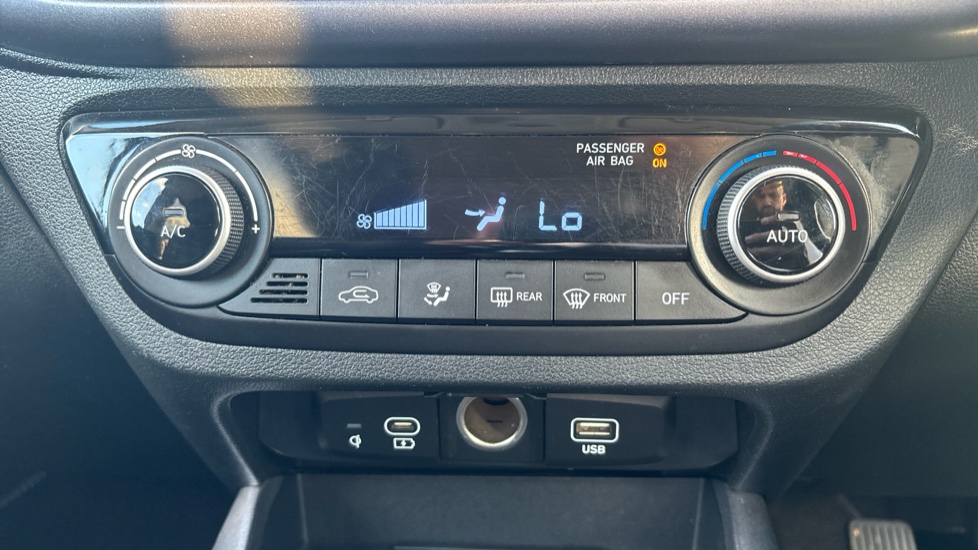 Hyundai i10 1.0 MPi Premium 5dr Petrol Hatchback - Image 36