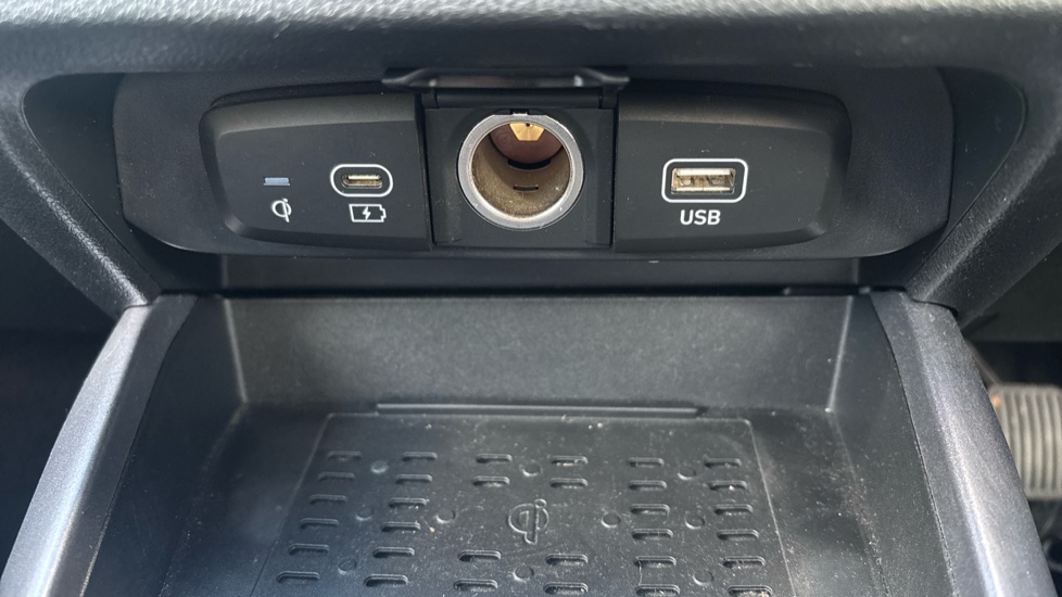 Hyundai i10 1.0 MPi Premium 5dr Petrol Hatchback - Image 37