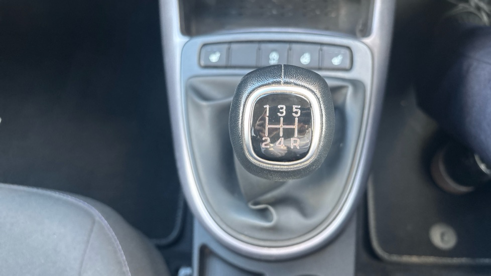 Hyundai i10 1.0 MPi Premium 5dr Petrol Hatchback - Image 40