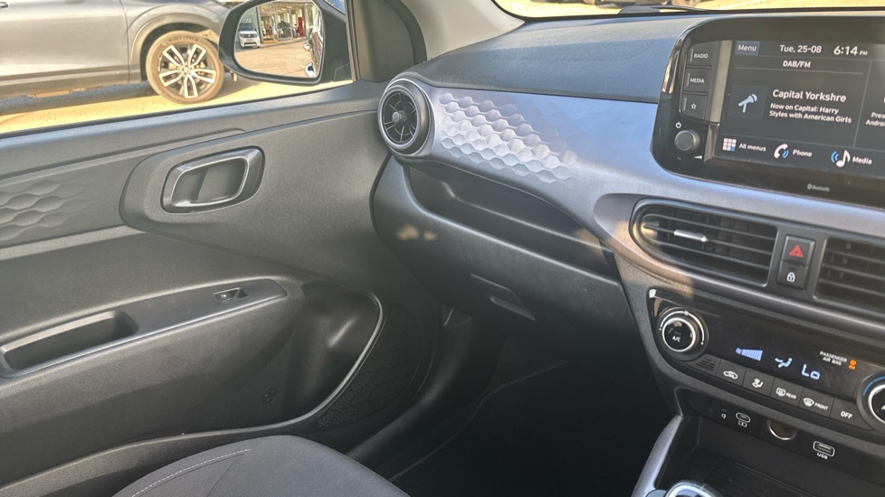 Hyundai i10 1.0 MPi Premium 5dr Petrol Hatchback - Image 42