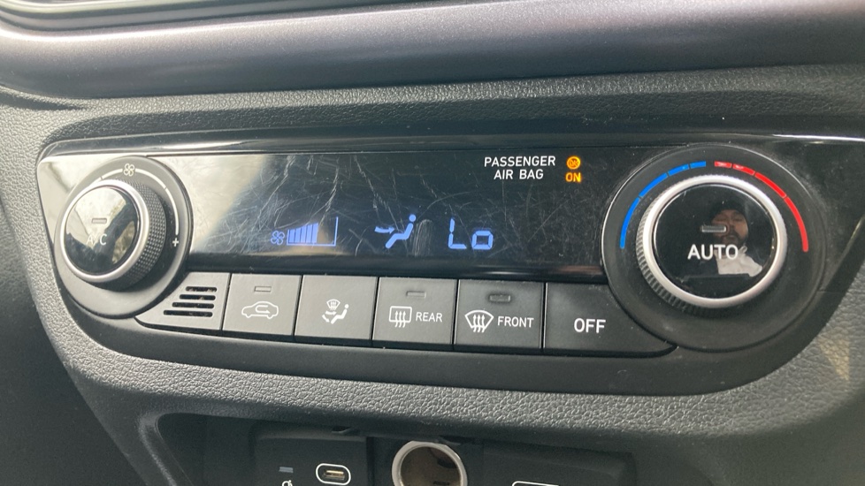 Hyundai i10 1.0 MPi Premium 5dr Petrol Hatchback - Image 58
