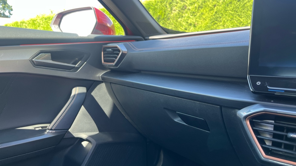 CUPRA Formentor 2.0 TSI 310 VZ3 5dr DSG 4Drive Petrol Estate - Image 32