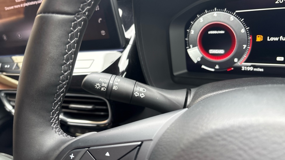 Nissan Juke 1.0 DiG-T Tekna 5dr Petrol Hatchback - Image 29