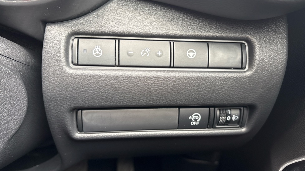 Nissan Juke 1.0 DiG-T Tekna 5dr Petrol Hatchback - Image 30