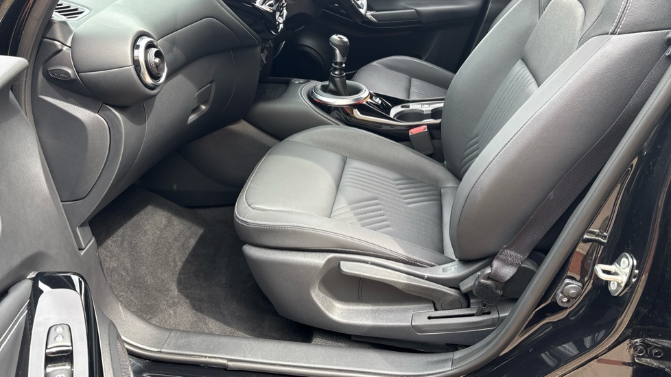 Nissan Juke 1.0 DiG-T Tekna 5dr Petrol Hatchback - Image 39