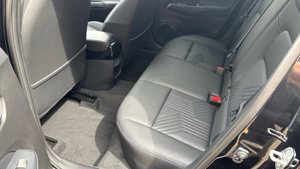 Nissan Juke 1.0 DiG-T Tekna 5dr Petrol Hatchback - Image 41