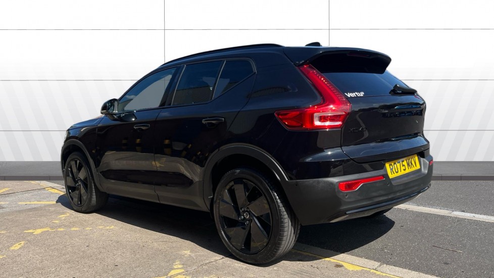 Volvo XC40 2.0 B4P Ultra Black Edition 5dr Auto Petrol Estate - Image 2