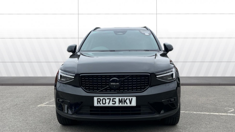 Volvo XC40 2.0 B4P Ultra Black Edition 5dr Auto Petrol Estate - Image 3