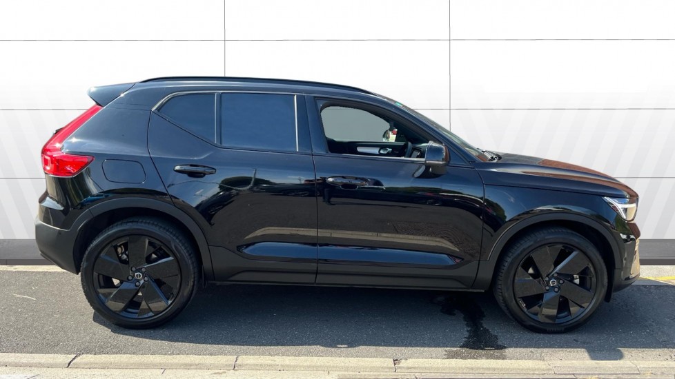 Volvo XC40 2.0 B4P Ultra Black Edition 5dr Auto Petrol Estate - Image 5