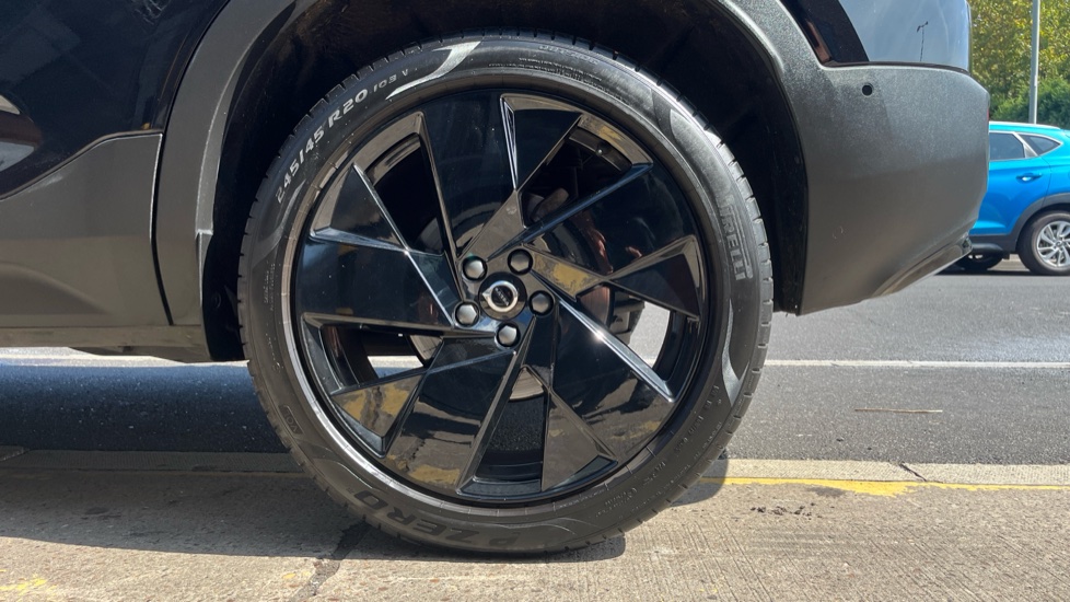 Volvo XC40 2.0 B4P Ultra Black Edition 5dr Auto Petrol Estate - Image 7