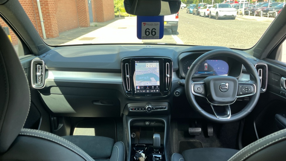 Volvo XC40 2.0 B4P Ultra Black Edition 5dr Auto Petrol Estate - Image 10