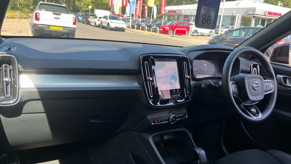 Volvo XC40 2.0 B4P Ultra Black Edition 5dr Auto Petrol Estate - Image 11