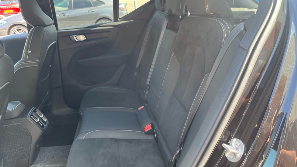 Volvo XC40 2.0 B4P Ultra Black Edition 5dr Auto Petrol Estate - Image 16