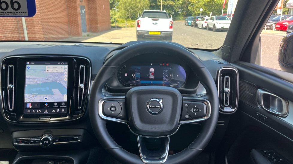 Volvo XC40 2.0 B4P Ultra Black Edition 5dr Auto Petrol Estate - Image 19