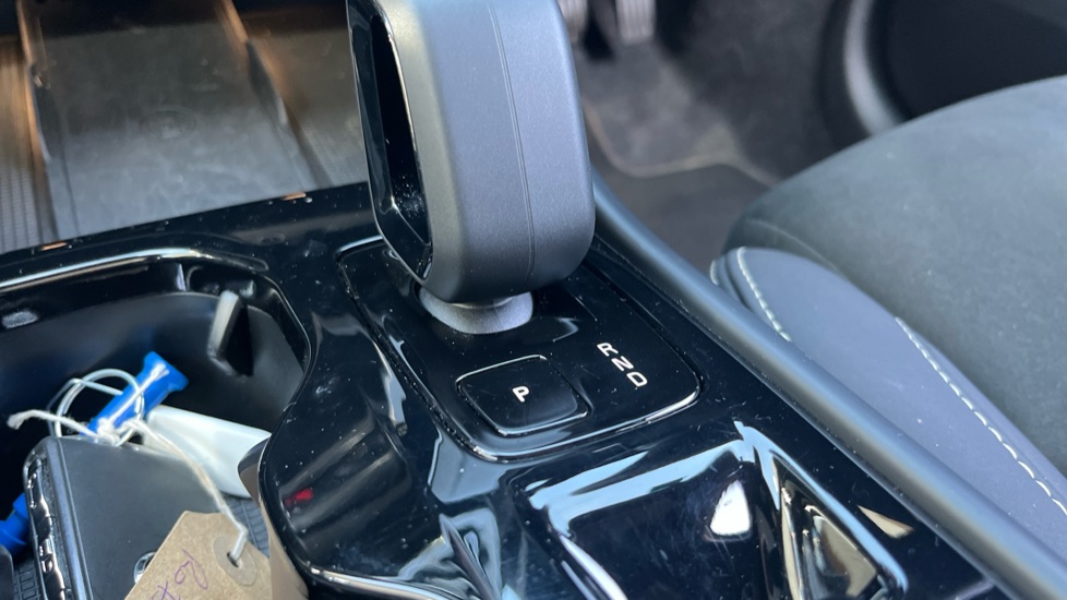 Volvo XC40 2.0 B4P Ultra Black Edition 5dr Auto Petrol Estate - Image 20