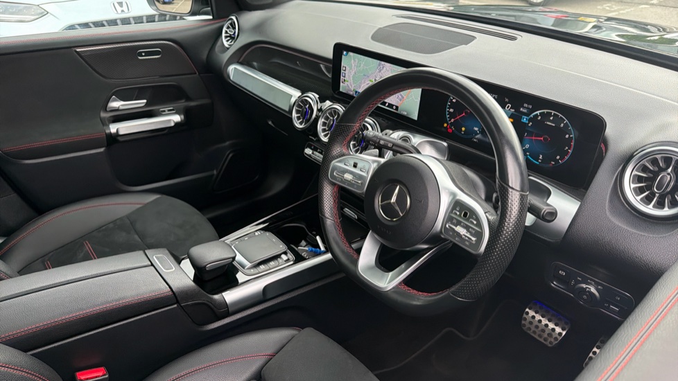Mercedes-Benz GLB 200 AMG Line Premium Plus 5dr 7G-Tronic Petrol Estate - Image 11