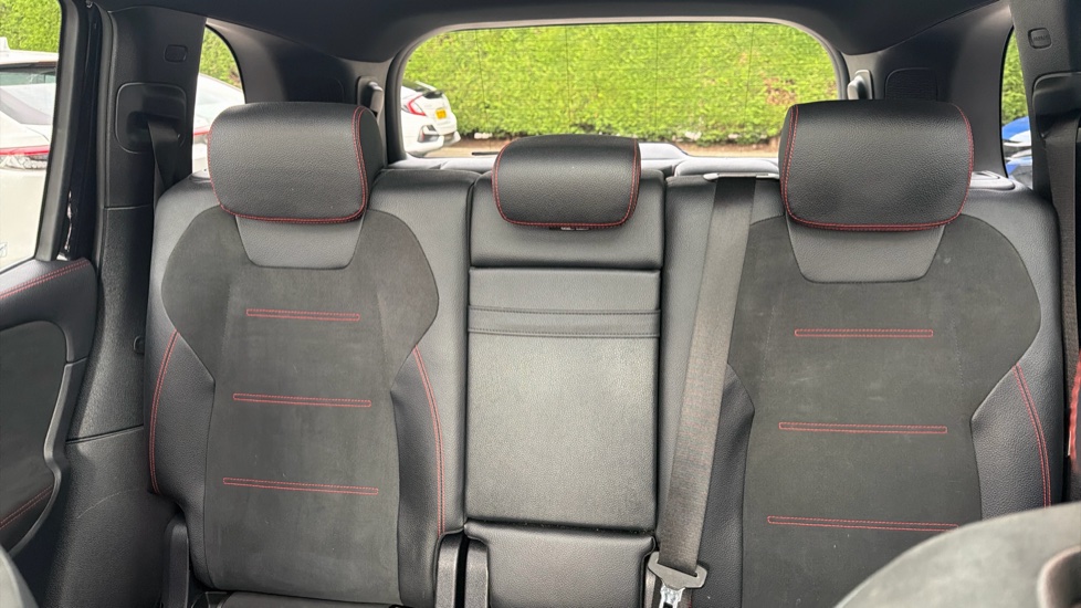 Mercedes-Benz GLB 200 AMG Line Premium Plus 5dr 7G-Tronic Petrol Estate - Image 15
